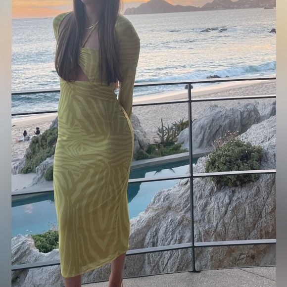 Revolve AFRM MIDI DRESS - Picture 4 of 4